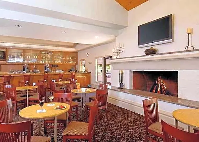Embassy North Hotel 3*